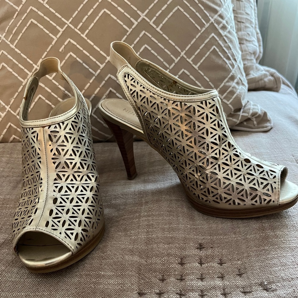 Nine West women’s gold sandal